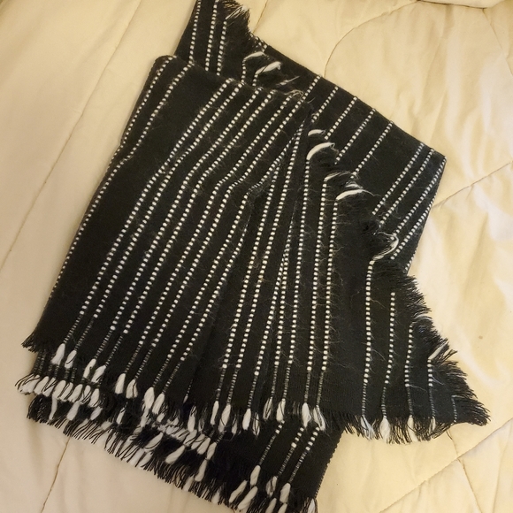 Black scarf - Picture 1 of 1